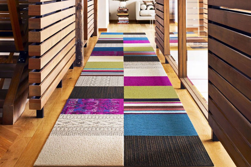 Ковровая дорожка в гостиной